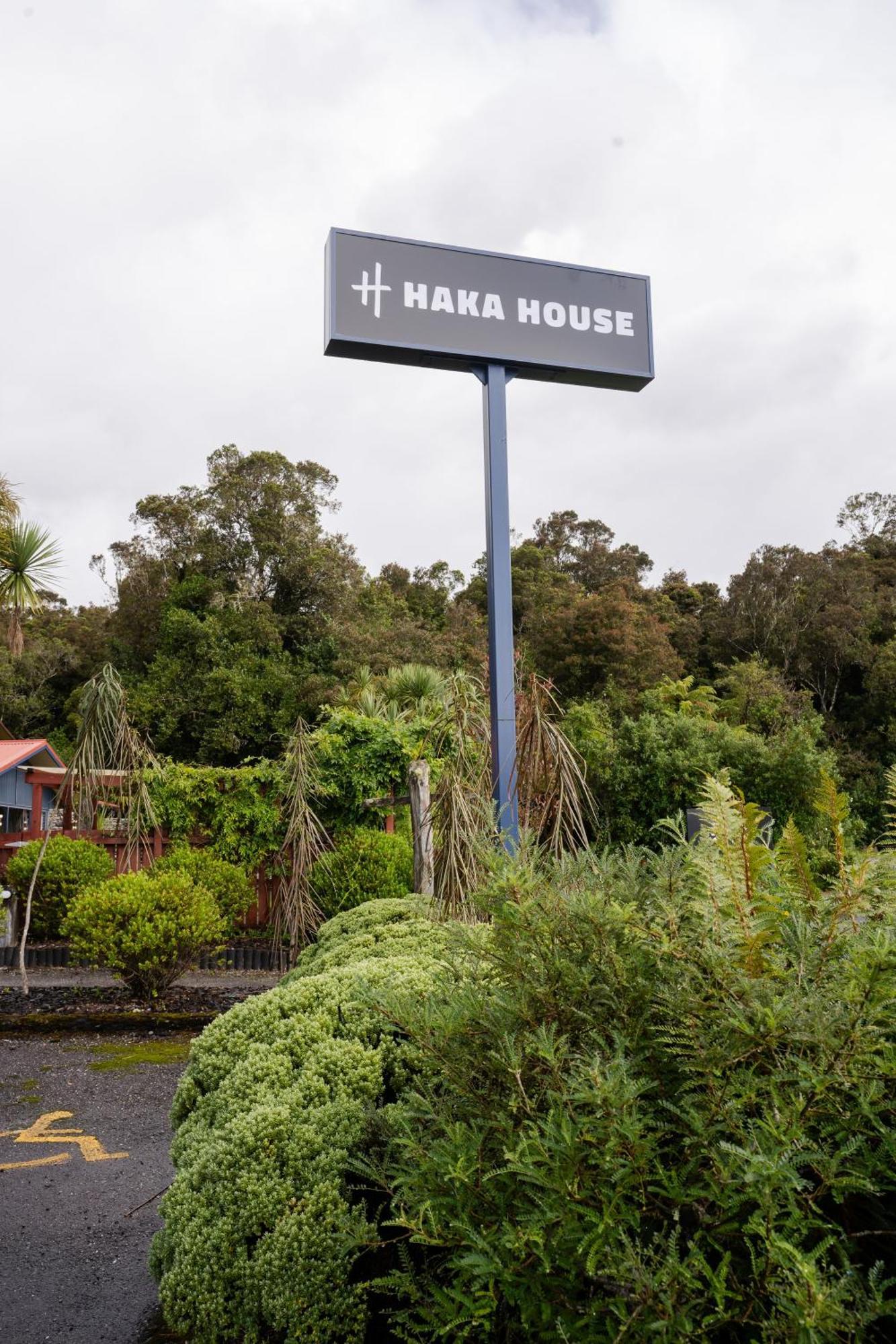 Haka House Franz Josef Hostel Exterior photo